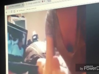 Likusa mu drka kurac na omegleu dok gledaju pornic